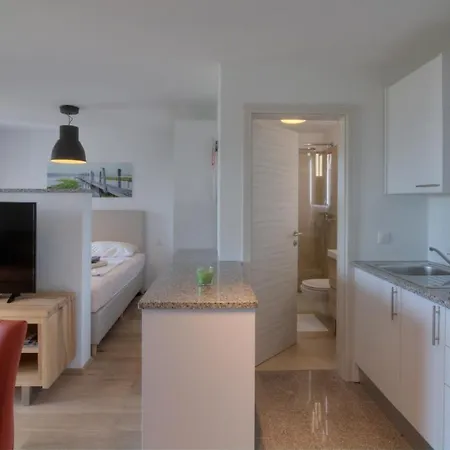 Bc Eleven - Mit Zentralheizung Apartment Senj  Exterior photo