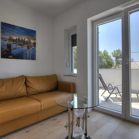 Bc Eleven - Mit Zentralheizung Apartment Senj  Exterior photo